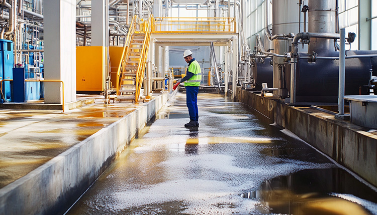 Industriereinigung und Maschinenreinigung